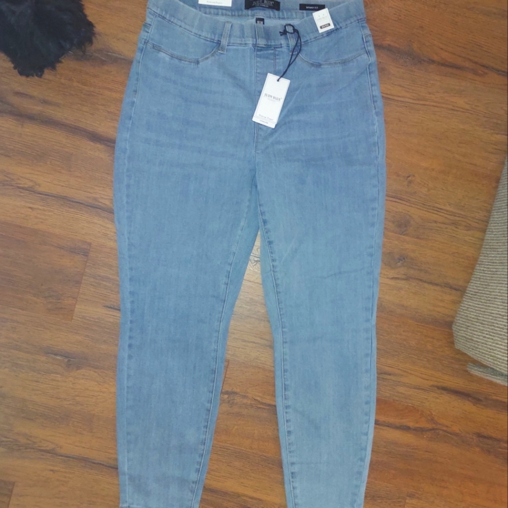 Judy Blue Jeans - Picture 5 of 9